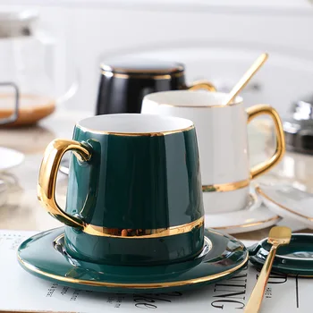În stil European small luxury gustare simplă ceașcă de cafea și farfurie din ceramică acasă ceaiul de după-amiază